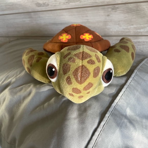Finding Nemo Sea Turtle Squirt Plush Toy - Picture 1 of 7